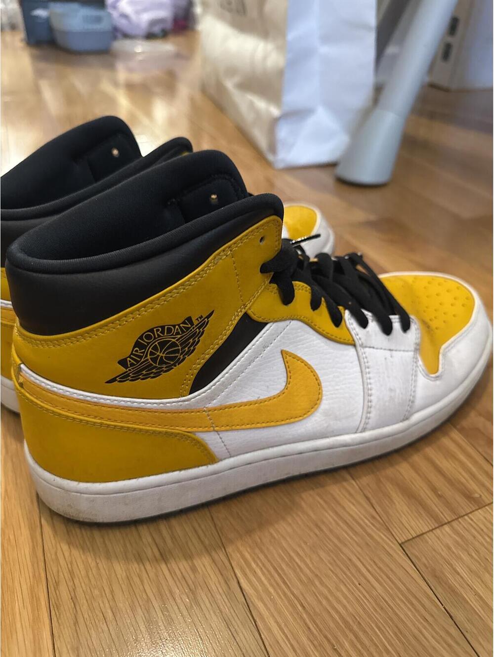 Air Jordan 1 Retro High OG Yellow Toe Sneakers US 13